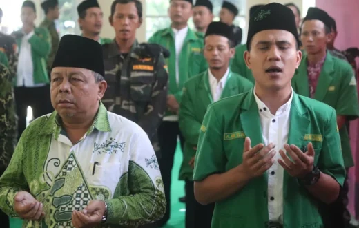 Indukan cucak ijo yang tidak memiliki cacat fisik sedang diperiksa