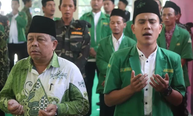 Indukan cucak ijo yang tidak memiliki cacat fisik sedang diperiksa